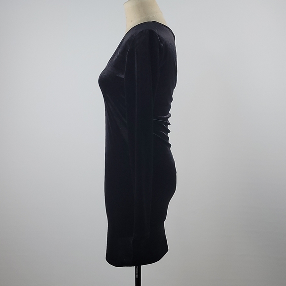 Forever 21 black velvet long sleeve dress - Picture 3 of 5